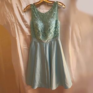 Dave & Johnny Light Mint Jeweled Embellished Short Homecoming Dress Size 1/2